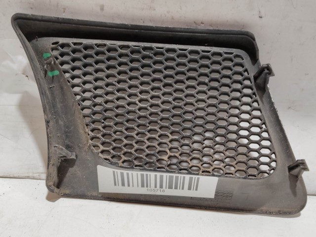 105718 Alfa Romeo GT 2003-2010 bal első felső díszrács, a képen látható sérüléssel 71736455