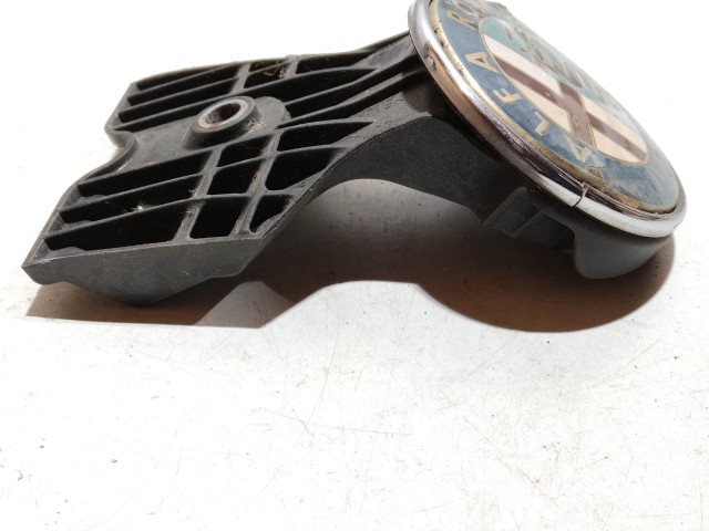 Alfa Romeo 147 2000-2010 Embléma, embléma tartó használt   első    