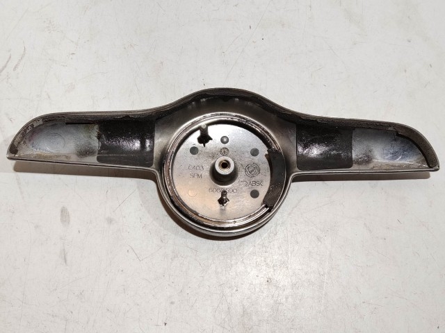 Alfa Romeo GT 2003-2010 2003-2010 Embléma, embléma tartó használt       