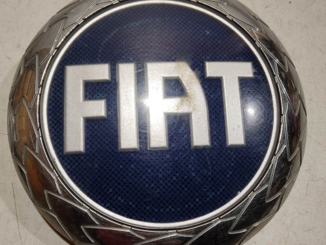 207784 Fiat Grande Punto, Stilo, Croma, Multipla, Doblo II. kék színű első embléma 98 mm átmérő