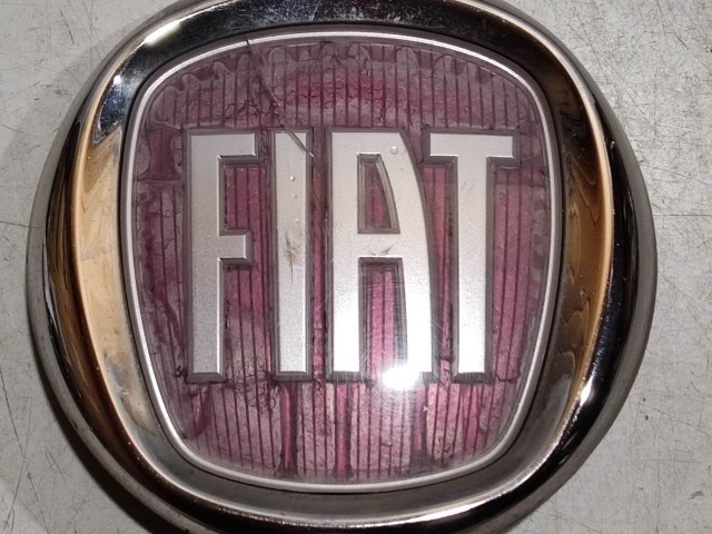 207785 Fiat Grande Punto, 500, Linea, Panda II. első embléma, a képen látható állapotban