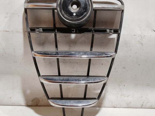 207855 Alfa Romeo MiTo 2008-2013 díszrács, a képen látható sérüléssel