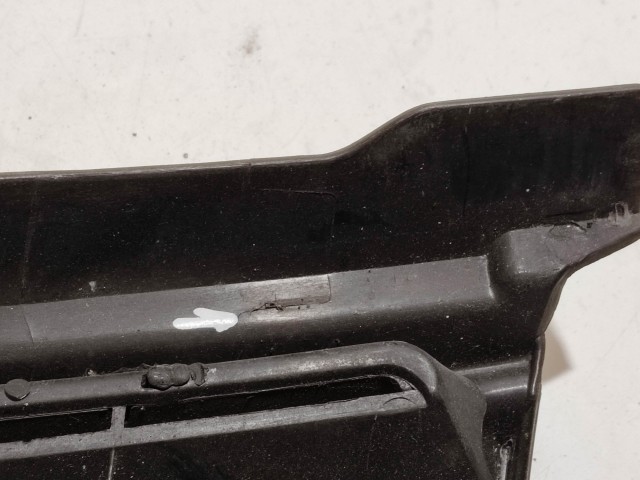 49577 Fiat Stilo díszrács, a képen látható sérüléssel