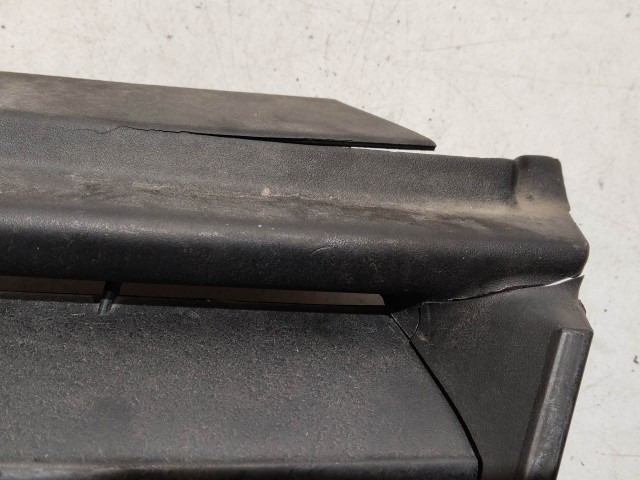 207861Fiat Stilo díszrács, a képen látható sérüléssel