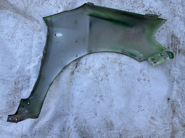 211662 Fiat Sedici 2012-2014 bal első sárvédő, a képen látható sérüléssel