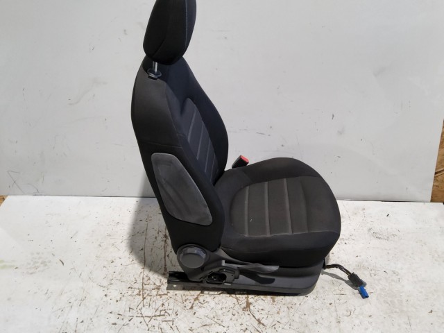 212104 Fiat Bravo 2007-2014  jobb első szövet ülés