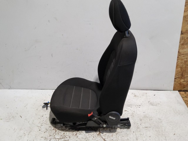 212104 Fiat Bravo 2007-2014  jobb első szövet ülés