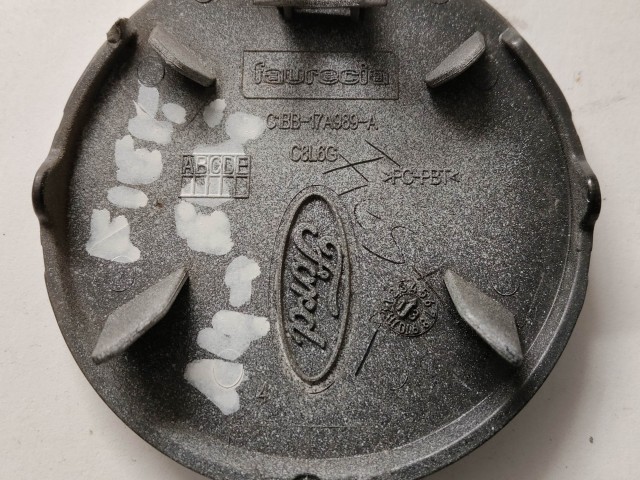 Ford Fiesta 2008-2017 2008-2017 Vonószem takaró használt  fehér első 