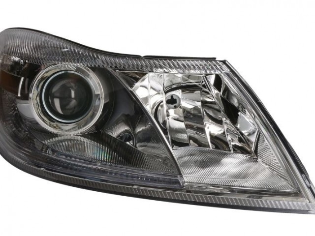 Skoda Octavia II. 2009-2013 utángyártott új jobb első fényszóró H1/H7 króm h. Octavia logo nélk(motorral)