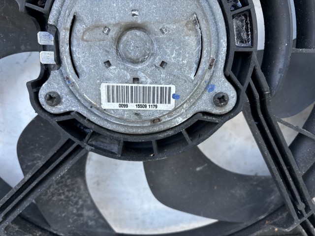 Citroen C3 Picasso  2009-2017 Hűtőventilátor használt    a képen látható sérüléssel