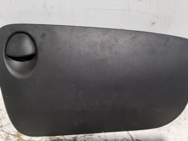 Kesztyűtartó ajtó