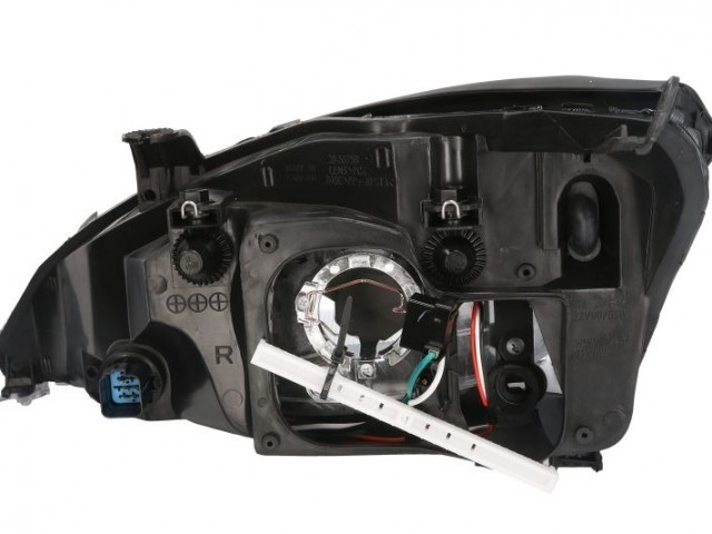 Ford Focus 1998-2001 utángyártott új jobb első fényszóró H4 TYC