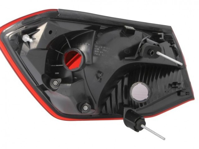 Ford Focus 2018- utángyártott új jobb hátsó külső lámpa (5a) P21W,PY21W