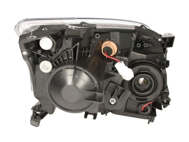 Toyota Avensis 2006-2008 T250 utángyártott új bal első fényszóró H1/H7 (motoros) TYC