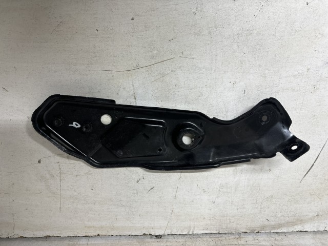 Seat Leon 5F 2012-2017  bal oldali homlokfal felső rész használt