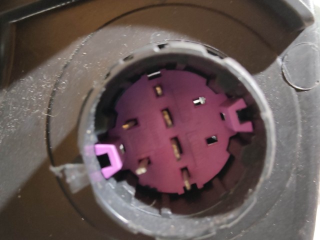 87884 Fiat 500x bal első xenon fényszóró, a képen látható sérüléssekkel