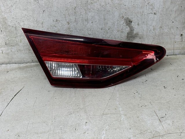 211809 Seat Leon 5F 2012-2020 2012-2020 Lámpa , Fényszóró használt  bal hátsó belső a képen látható sérüléssel
