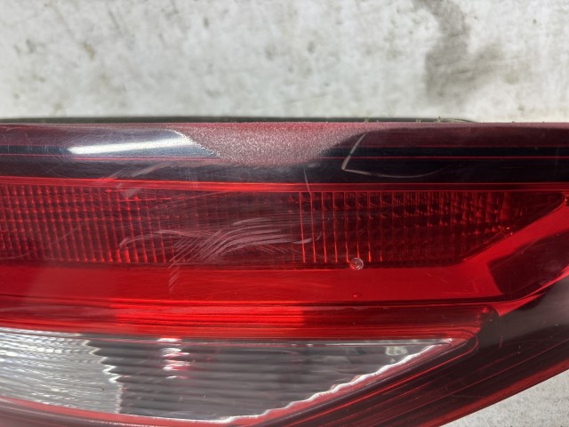 211809 Seat Leon 5F 2012-2020 2012-2020 Lámpa , Fényszóró használt  bal hátsó belső a képen látható sérüléssel