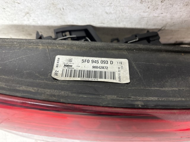 211809 Seat Leon 5F 2012-2020 2012-2020 Lámpa , Fényszóró használt  bal hátsó belső a képen látható sérüléssel