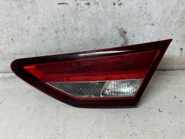 211808 Seat Leon 5F 2012-2020 2012-2020 Lámpa , Fényszóró használt  jobb hátsó belső