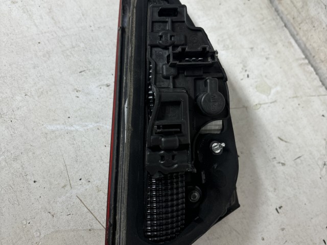 211808 Seat Leon 5F 2012-2020 2012-2020 Lámpa , Fényszóró használt  jobb hátsó belső
