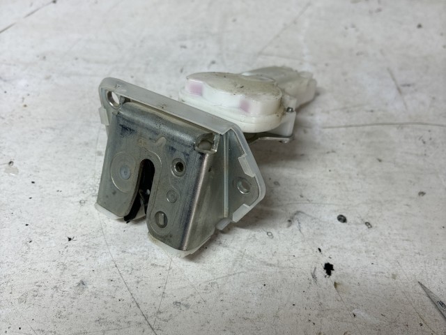 Csomagtérajtó zár