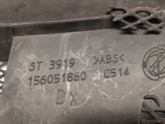 Alfa Romeo 156 cw 156051860 számú, jobb első , felső díszrács