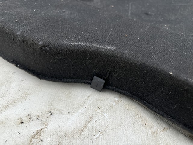 211966 Jeep Renegade 2014-2018 kalaptartó, a képen látható állapotban