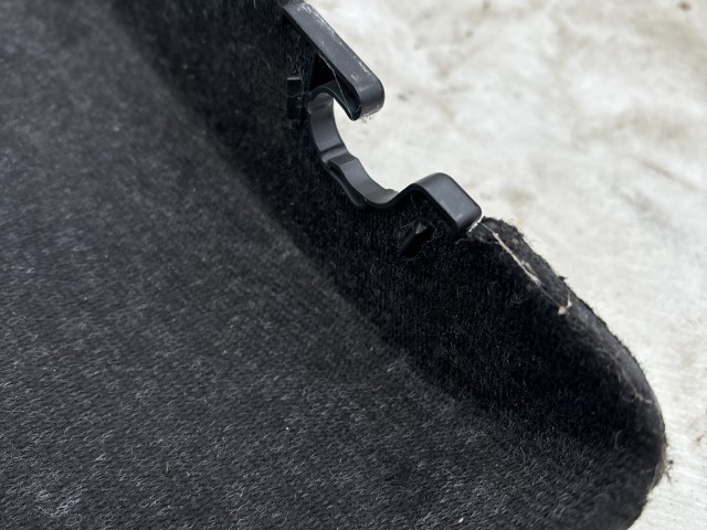 211966 Jeep Renegade 2014-2018 kalaptartó, a képen látható állapotban