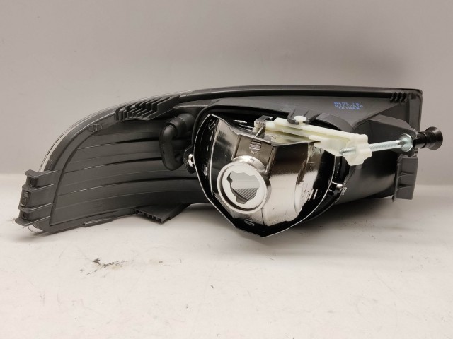 Skoda Superb II. 2008-2009 utángyártott új bal első ködlámpa H8 bal TYC