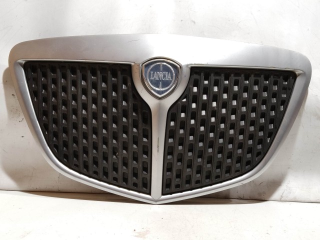 212364 Lancia Ypsilon II.  2003-2011 2003-2011 Díszrács használt  Első