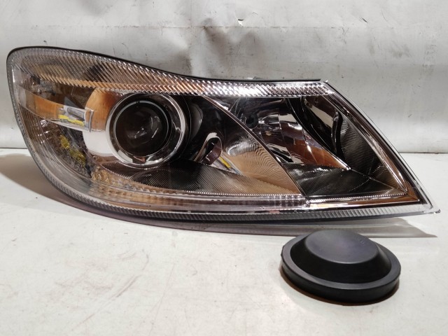 Skoda Octavia II. 2009-2013 utángyártott új jobb első fényszóró H1/H7 króm h. Octavia logo nélk(motorral)