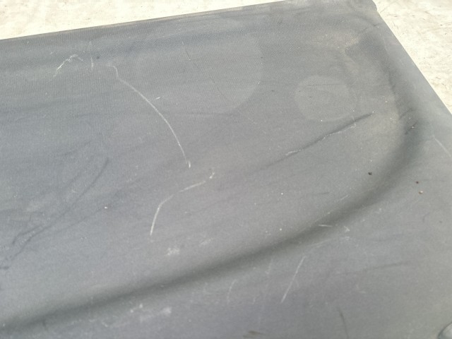 211933 Alfa Romeo 147 2000-2010 fekete színű kalaptartó, a képen látható állapotban