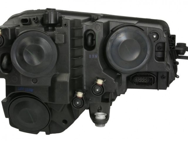 Skoda Karoq 2018-2022 utángyártott új bal első fényszóró H7/H1/H8/LED ködlámpás (motorral) DEPO