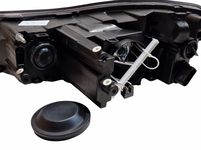 Skoda Octavia II. 2009-2013 utángyártott új jobb első fényszóró H1/H7 króm h. Octavia logo nélk(motorral)