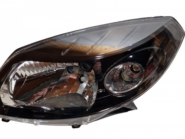 Dacia Sandero Stepway 2009-2012  utángyártott új bal első fényszóró H4 fekete h. (belülr. áll. is) DEPO