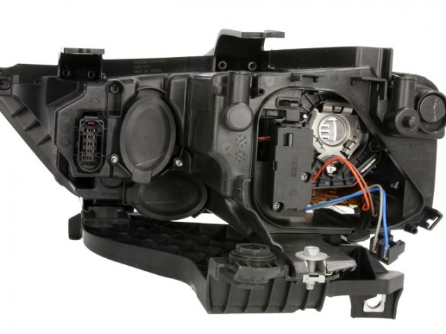 Audi Q3 2011-2014 utángyártott új jobb első fényszóró 2H7  (motorral) DEPO