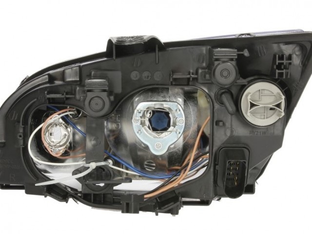 Ford Focus II. 2005-2007 utángyártott új jobb első fényszóró H7/H1 (króm házas) TYC