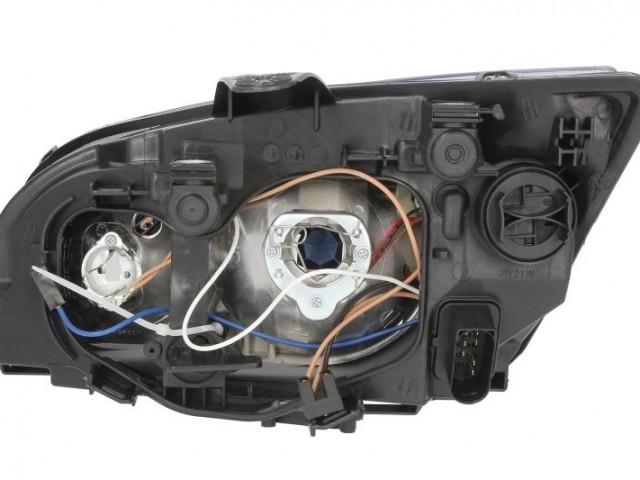 Ford Focus II. 2005-2007 utángyártott új jobb első fényszóró H7/H1  (fekete házas) TYC