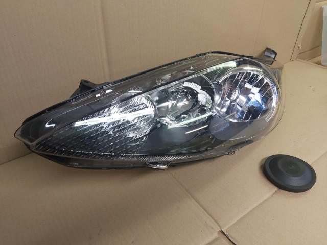 Ford Fiesta 2008-2013 utángyártott új bal első fényszóró H1/H7 fekete h. (motorral) TYC