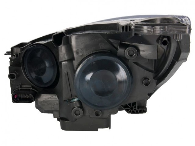 Ford Focus III. 2014.10.01-2018.04.09 utángyártott új jobb első fényszóró H1/H7 fekete h. (motorral) TYC