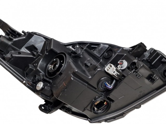 Toyota Yaris 2017-2020 utángyártott új bal első fényszóró HIR2/WY21W+LED (motoros) DEPO