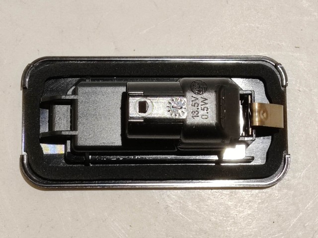 Alfa Romeo Stelvio gyári új rendszámtábla világítás