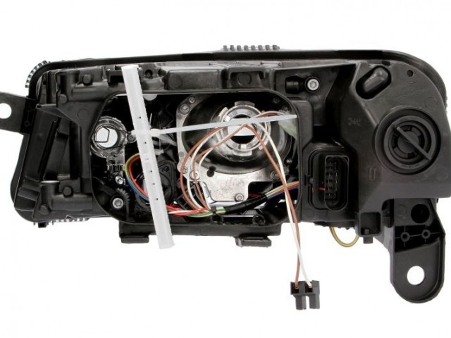 Audi A6 (C6/4F) 2008.10.01-2011.03.31 utángyártott új jobb első fényszóró D3S/H7 LED XENON (motoros) DEPO