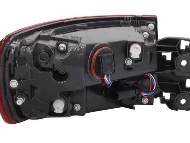 Audi A4 B9 2015.09.01-2019.05.30 utángyártott új jobb hátsó külső lámpa LED (4 ajtós)