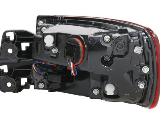 Audi A4 B9 2015.09.01-2019.05.30 utángyártott új bal hátsó külső lámpa LED (4 ajtós)