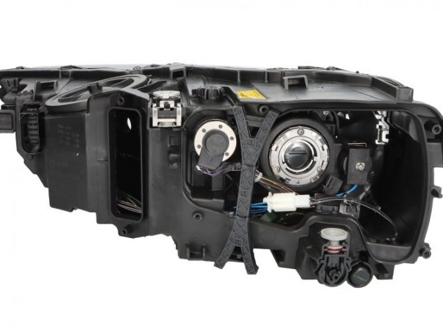 Audi Q7 (4M) 2015-2019 utángyártott új jobb első fényszóró Bi-XENON D5S/H7/LED (motorral) TYC