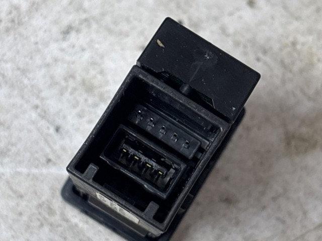Toyota Auris 2012-2019 E18 2012-2019 Usb csatlakozó használt 