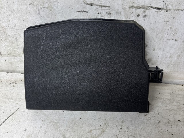 Biztosítéktábla takaró