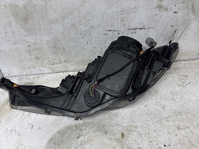 212794 Toyota Auris 2012-2019 E18 2012-2019 Lámpa , Fényszóró használt  sima jobb első a képen látható sérüléssel